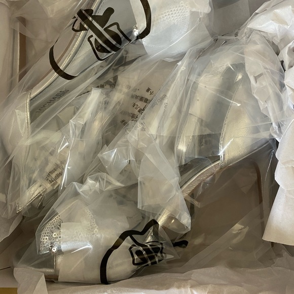 NEW Michael Kors Paris Metallic Heel Sandals - Picture 4 of 4